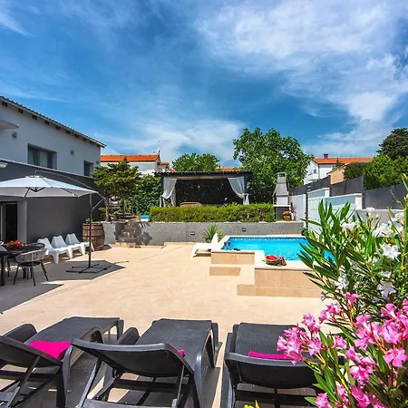 House Zoya * Ližnjan