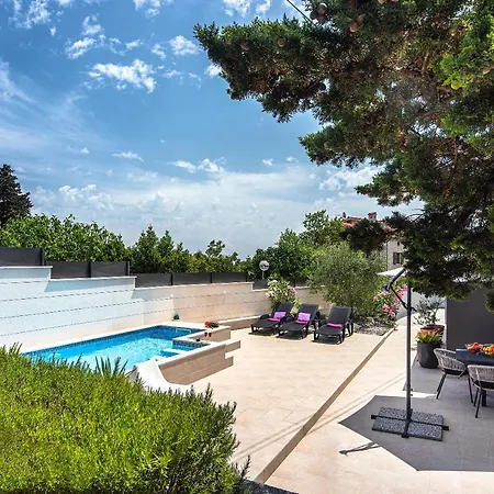 Zoya Holiday home