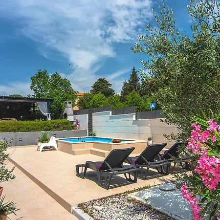 Nyaraló House Zoya *